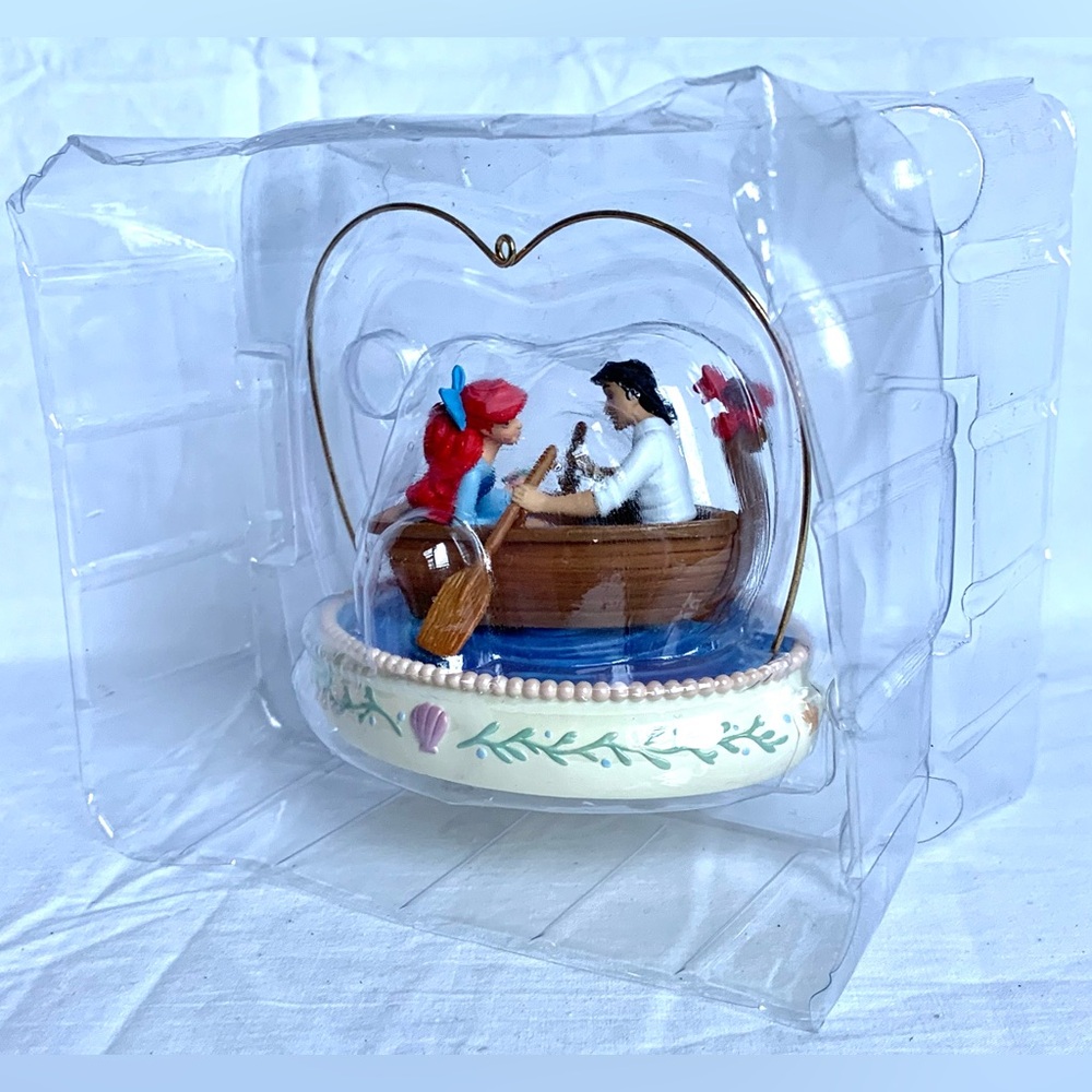 2007 Kiss the Girl Disney Little Mermaid Magic Princess  Hallmark QXD4289 - Picture 5 of 8